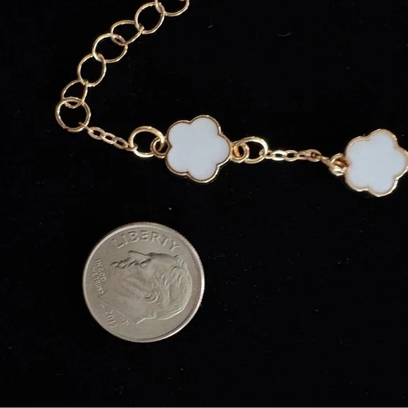 Trendy Gold & White Clover Flower Bracelet - Picture 4 of 6